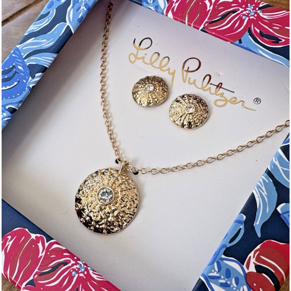 Lilly Pulitzer Gold Tone Sand Dollar Necklace & Stud Earrings Set New In Box - Picture 2 of 5